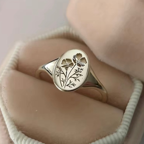 14k Gold Plated Flower Signet Ring - Picture 2 of 2